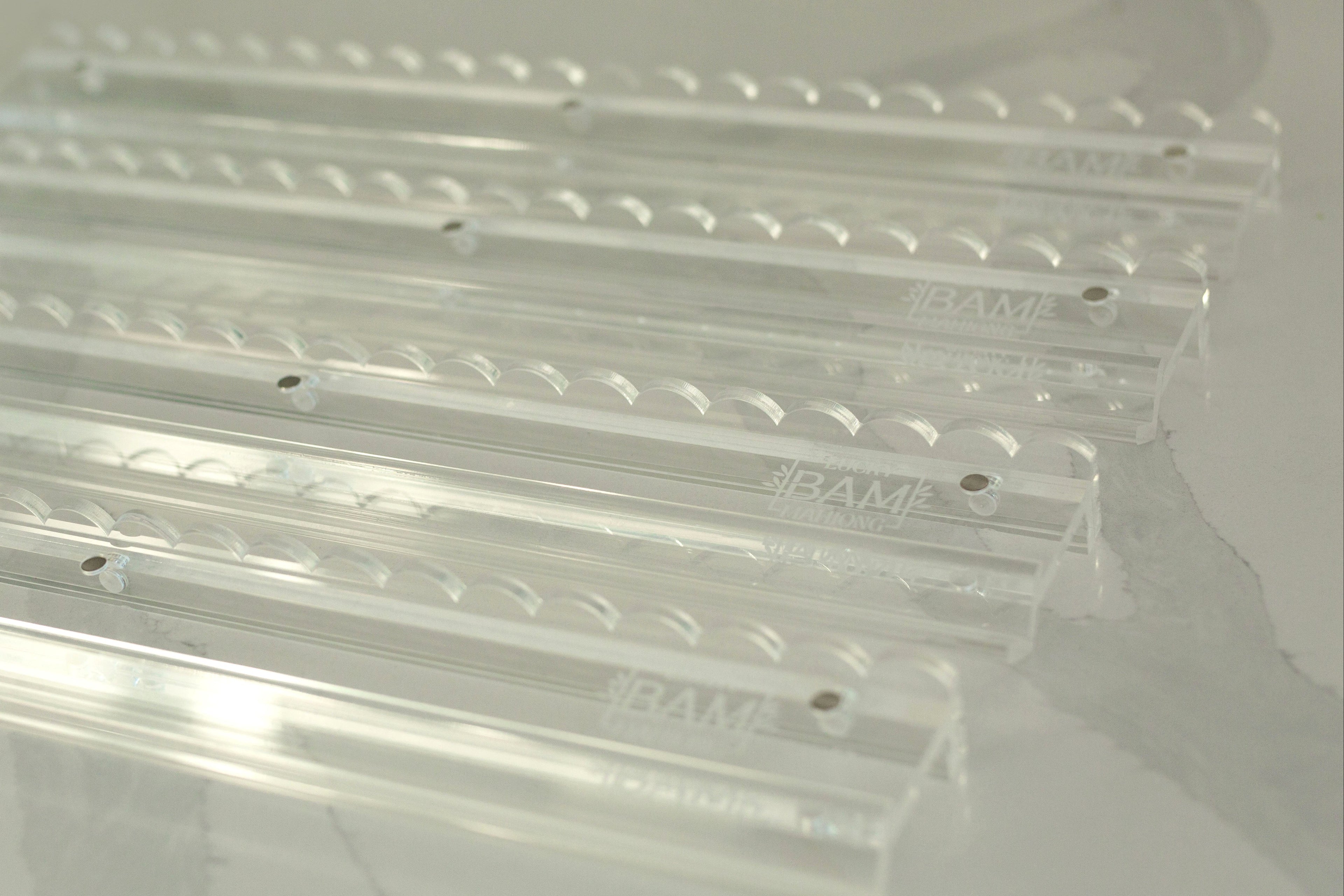 Clear Mahjong Rack Set with Clear Scalloped Pusher