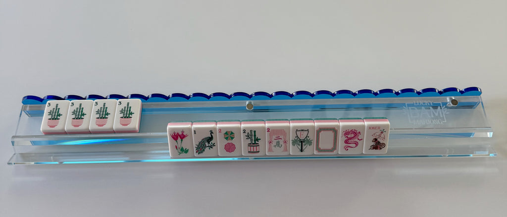 Clear Mahjong Rack Set with Blue Scalloped Pusher